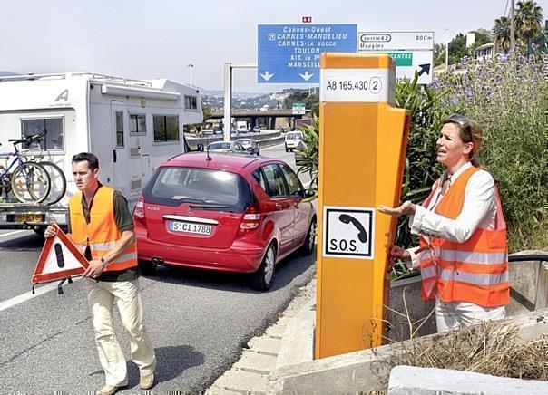 Bei allem Stress im Pannenfall: Auch im Ausland sind gesetzliche Vorschriften unbedingt einzuhalten. Foto: dpp/auto-reporter.net